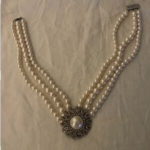 Vintage triple strand faux pearl necklace with large mabe pearl enhacer